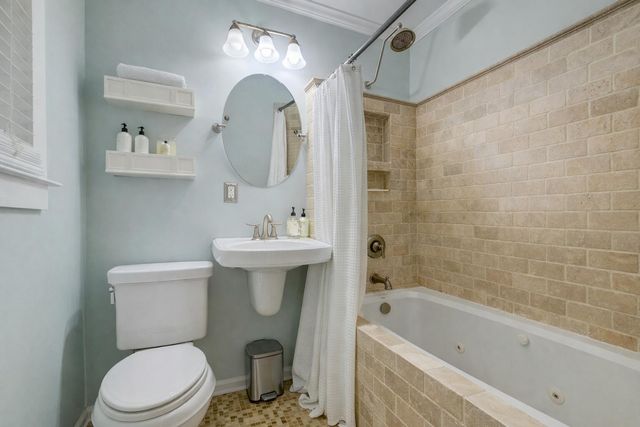 902 Mikell Drive, Charleston, SC 29412