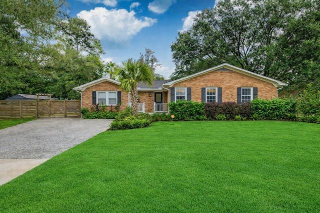 902 Mikell Drive, Charleston, SC 29412