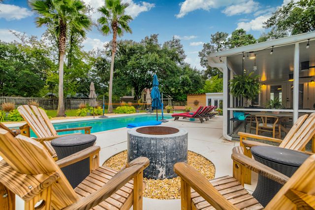 902 Mikell Drive, Charleston, SC 29412