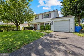 8 HOLTON LN, Willingboro, NJ 08046