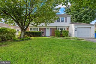 8 HOLTON LN, Willingboro, NJ 08046