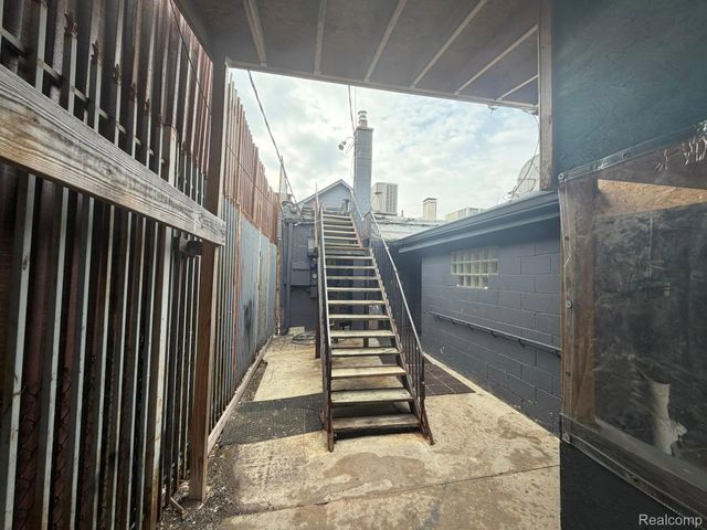 19430 W Warren Avenue, Detroit, MI 48228