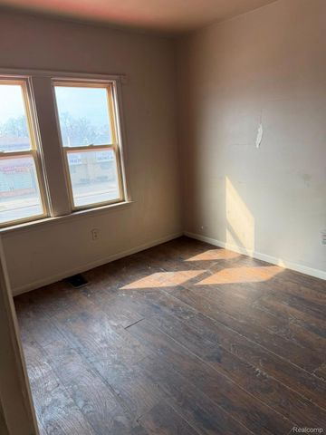 19430 W Warren Avenue, Detroit, MI 48228