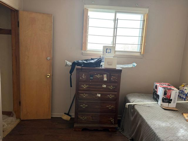 19430 W Warren Avenue, Detroit, MI 48228