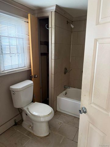 19430 W Warren Avenue, Detroit, MI 48228