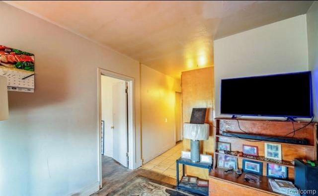 19430 W Warren Avenue, Detroit, MI 48228