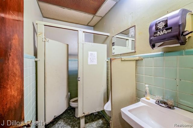 19430 W Warren Avenue, Detroit, MI 48228