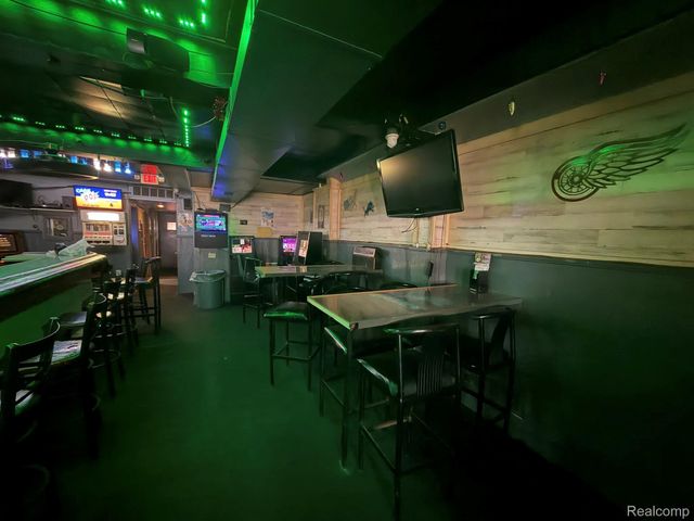 19430 W Warren Avenue, Detroit, MI 48228