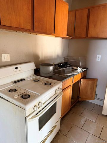 19430 W Warren Avenue, Detroit, MI 48228