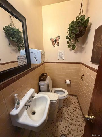 19430 W Warren Avenue, Detroit, MI 48228