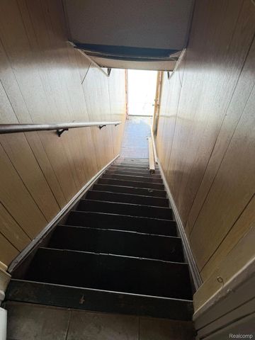 19430 W Warren Avenue, Detroit, MI 48228