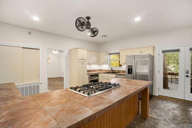 1245 PHANTOM RIDER TRL, Spring Branch, TX 78070