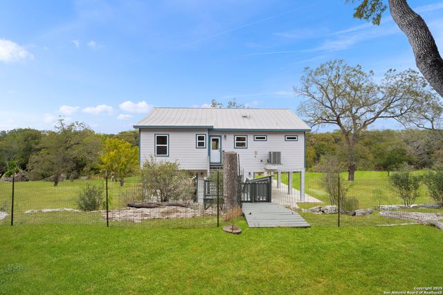 1245 PHANTOM RIDER TRL, Spring Branch, TX 78070