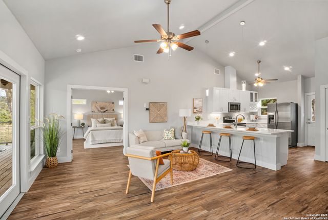 1245 PHANTOM RIDER TRL, Spring Branch, TX 78070
