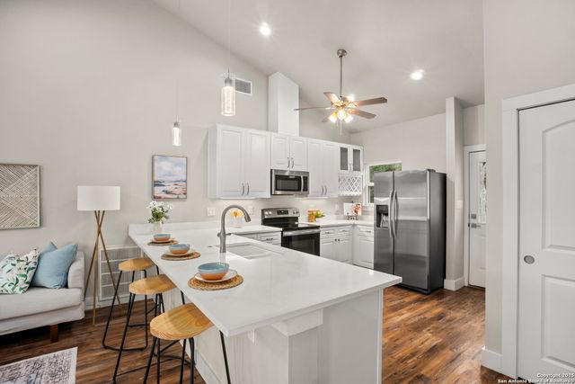 1245 PHANTOM RIDER TRL, Spring Branch, TX 78070
