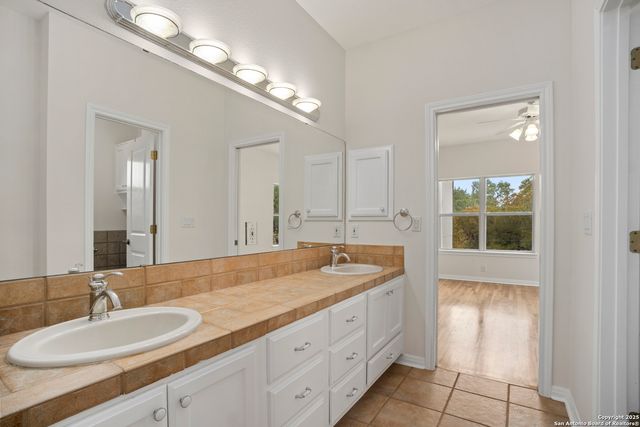 1245 PHANTOM RIDER TRL, Spring Branch, TX 78070