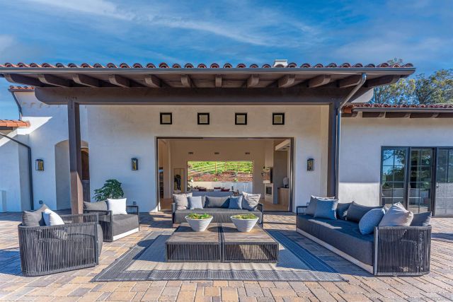 5758 Las Palomas, Rancho Santa Fe, CA 92067