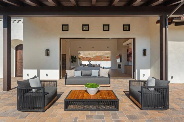 5758 Las Palomas, Rancho Santa Fe, CA 92067