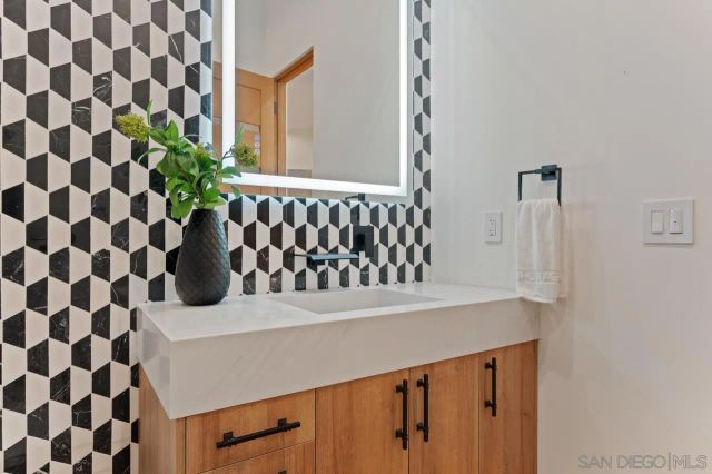 5758 Las Palomas, Rancho Santa Fe, CA 92067