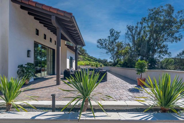 5758 Las Palomas, Rancho Santa Fe, CA 92067