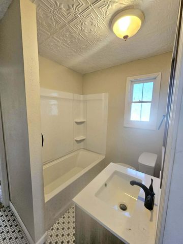 2219 S Tyler Avenue, Joplin, MO 64804