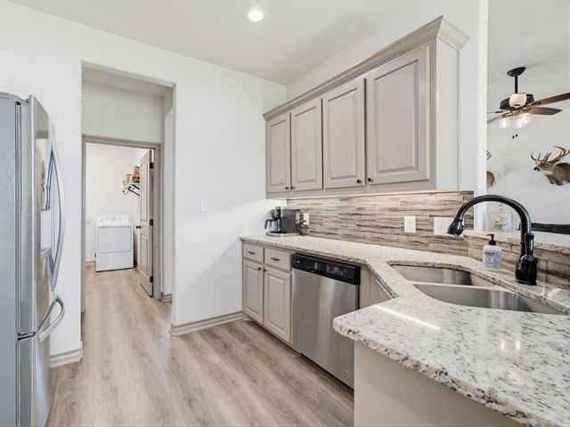 121 WALNUT, Paradise, TX 76073