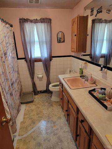 78 Lakeside Drive, Lynchburg, VA 24504