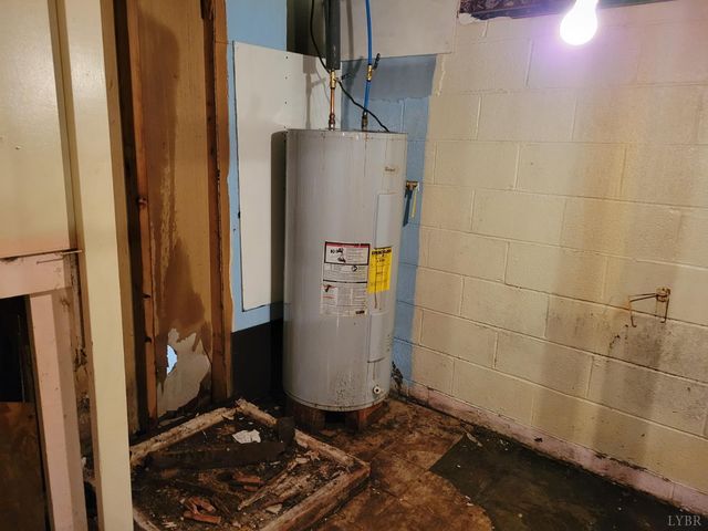 78 Lakeside Drive, Lynchburg, VA 24504