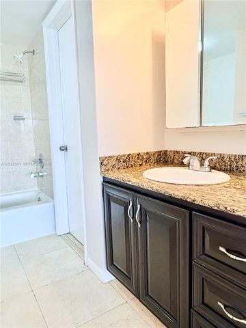 18900 NE 14th Ave D302, Miami, FL 33179