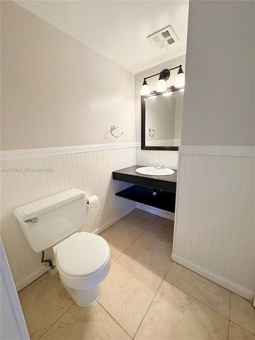 18900 NE 14th Ave D302, Miami, FL 33179