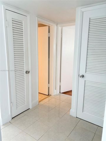 18900 NE 14th Ave D302, Miami, FL 33179