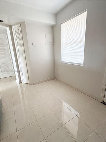 18900 NE 14th Ave D302, Miami, FL 33179