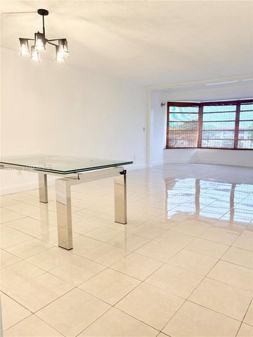 18900 NE 14th Ave D302, Miami, FL 33179