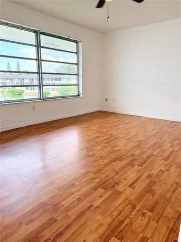 18900 NE 14th Ave D302, Miami, FL 33179