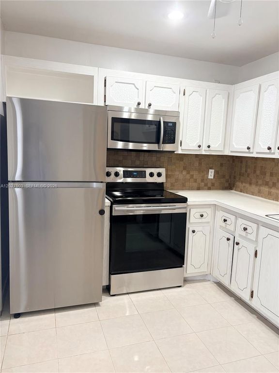 18900 NE 14th Ave D302, Miami, FL 33179