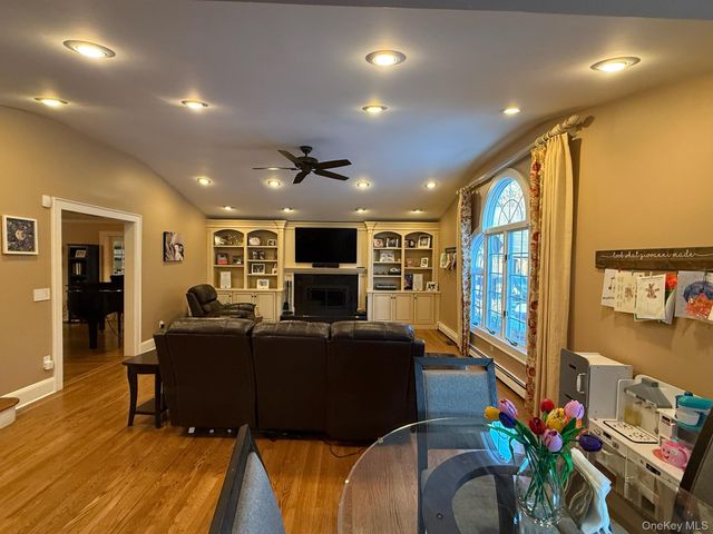 118 4th Street, Garden City, NY 11530