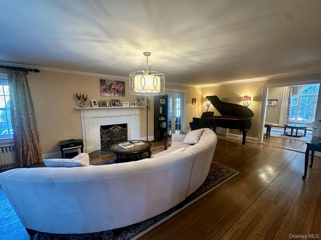118 4th Street, Garden City, NY 11530