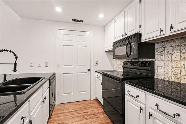 3481 Lakeside NE Drive 2207, Atlanta, GA 30326