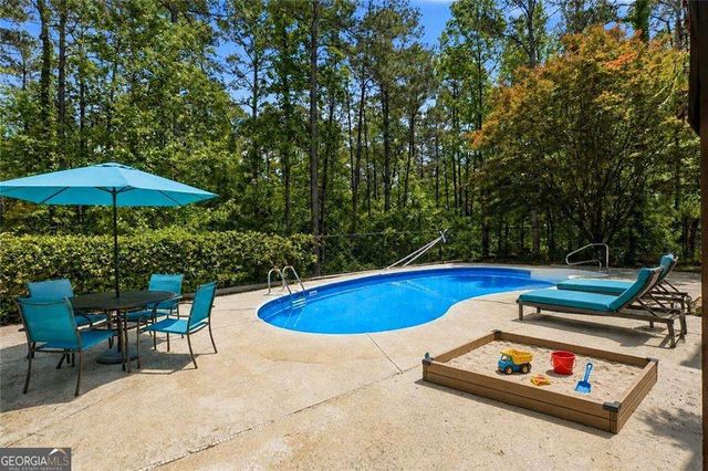 12 N Alexander Creek Road, Newnan, GA 30263