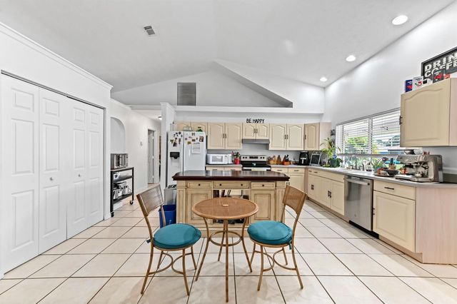 1014 SW Canary Terrace, Port St. Lucie, FL 34953