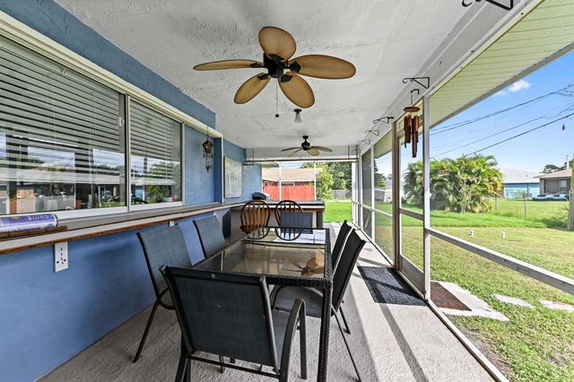 1014 SW Canary Terrace, Port St. Lucie, FL 34953
