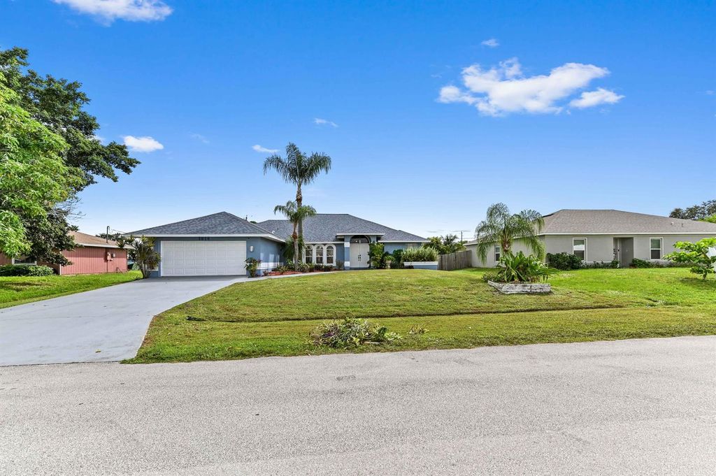 1014 SW Canary Terrace, Port St. Lucie, FL 34953