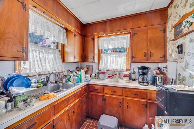 36 Lincoln Avenue, Metuchen, NJ 08840