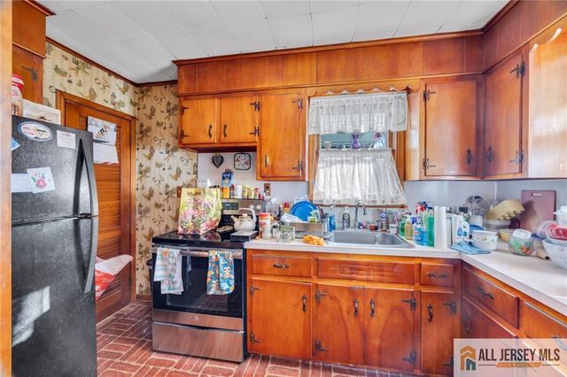 36 Lincoln Avenue, Metuchen, NJ 08840