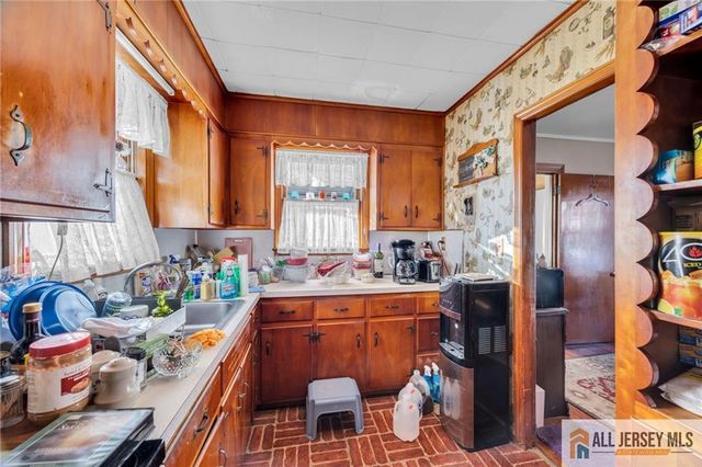 36 Lincoln Avenue, Metuchen, NJ 08840