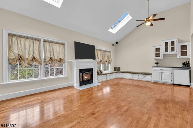 72 Gillette Road, Long Hill Twp., NJ 07933