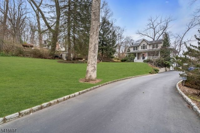 72 Gillette Road, Long Hill Twp., NJ 07933