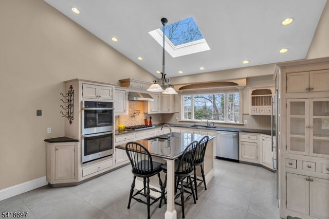 72 Gillette Road, Long Hill Twp., NJ 07933