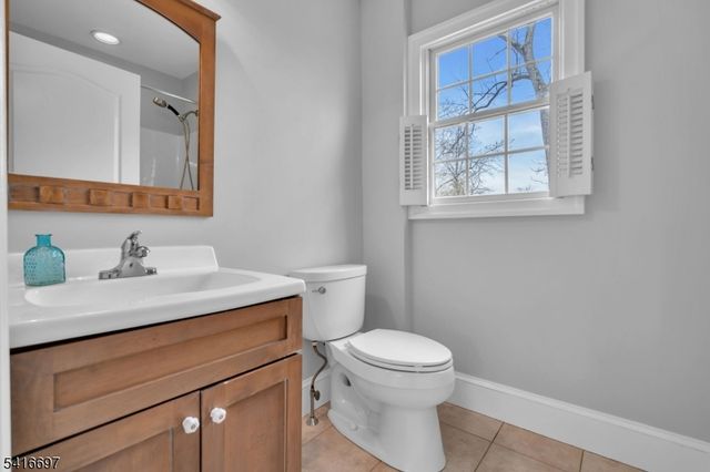 72 Gillette Road, Long Hill Twp., NJ 07933