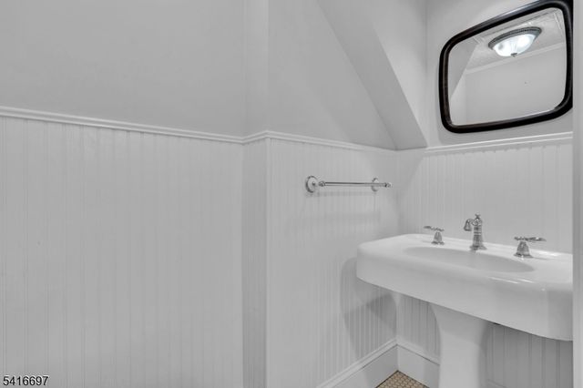 72 Gillette Road, Long Hill Twp., NJ 07933